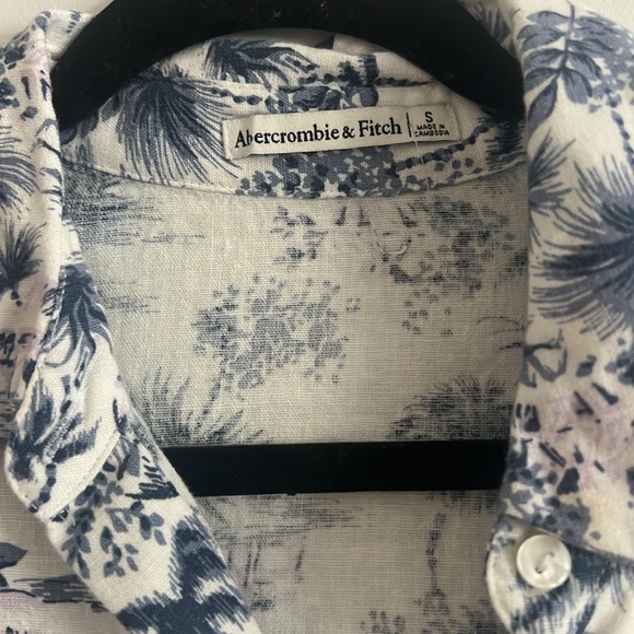 Abercrombie and Fitch Women’s Cropped Boxy Linen Button Down Shirt Small - Picture 2 of 2